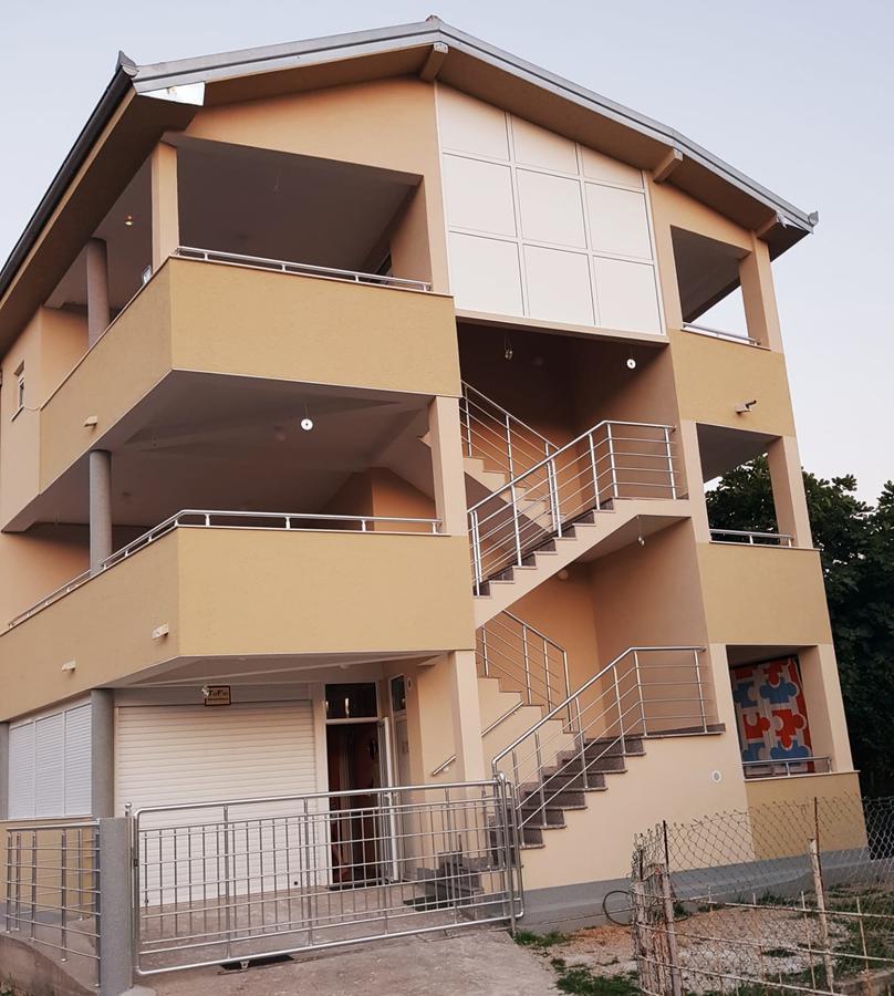 Tufio Apartmani Улцинь Экстерьер фото